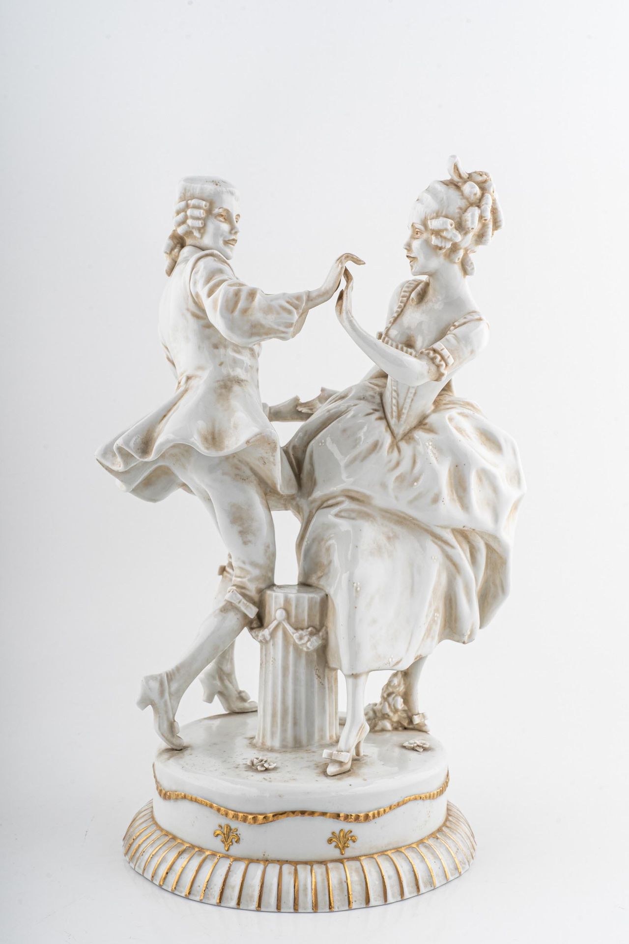 Null Dame et chevalier 

Vienne, fin du XIXe siècle 

groupe en porcelaine blanc&hellip;