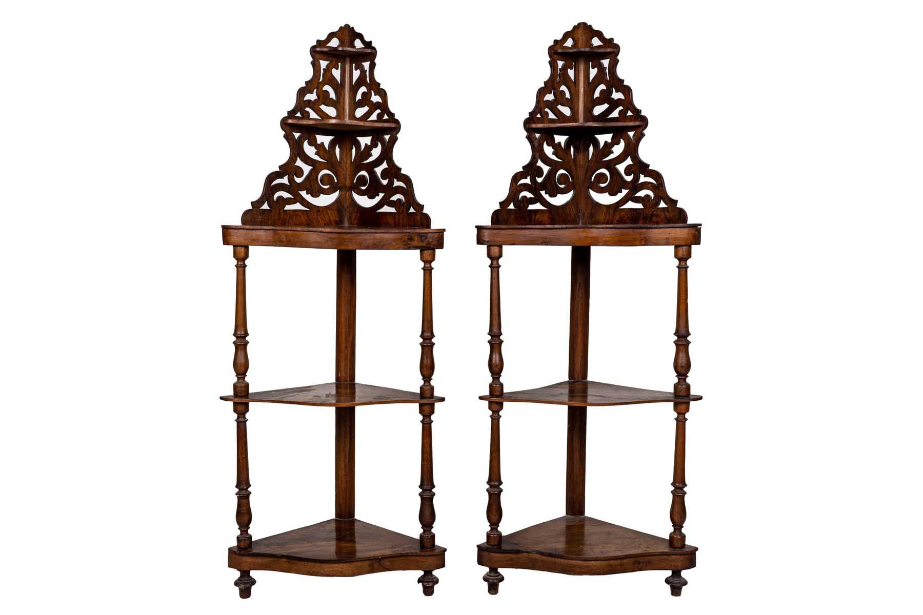 Null Pair of angular étagère 

Tuscany late 19th century 

in turned and pierced&hellip;
