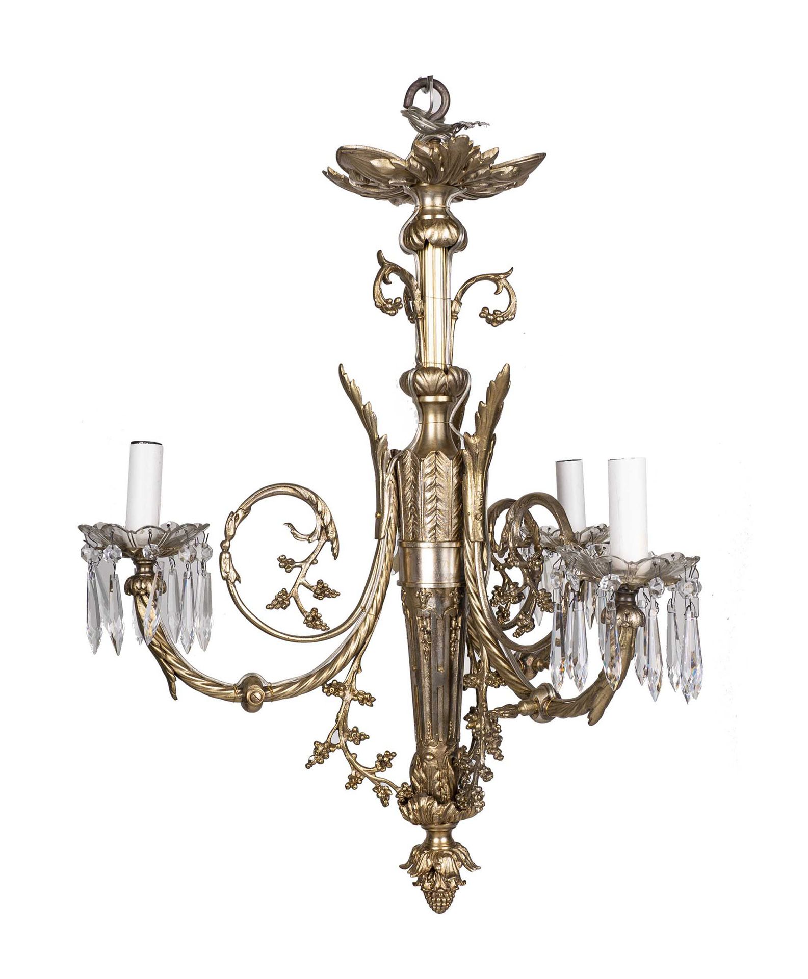 Null 路易十六风格的吊灯

20世纪初

鎏金青铜器，造型为带植物涡旋的两只手臂和带垂饰的水晶马裤的箭筒