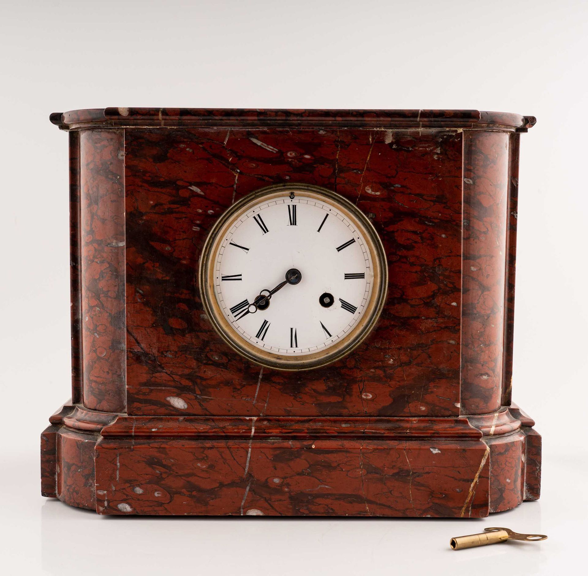 Null Table clock 

early 20th century 

in red marble breccia 

23.5x29 cm