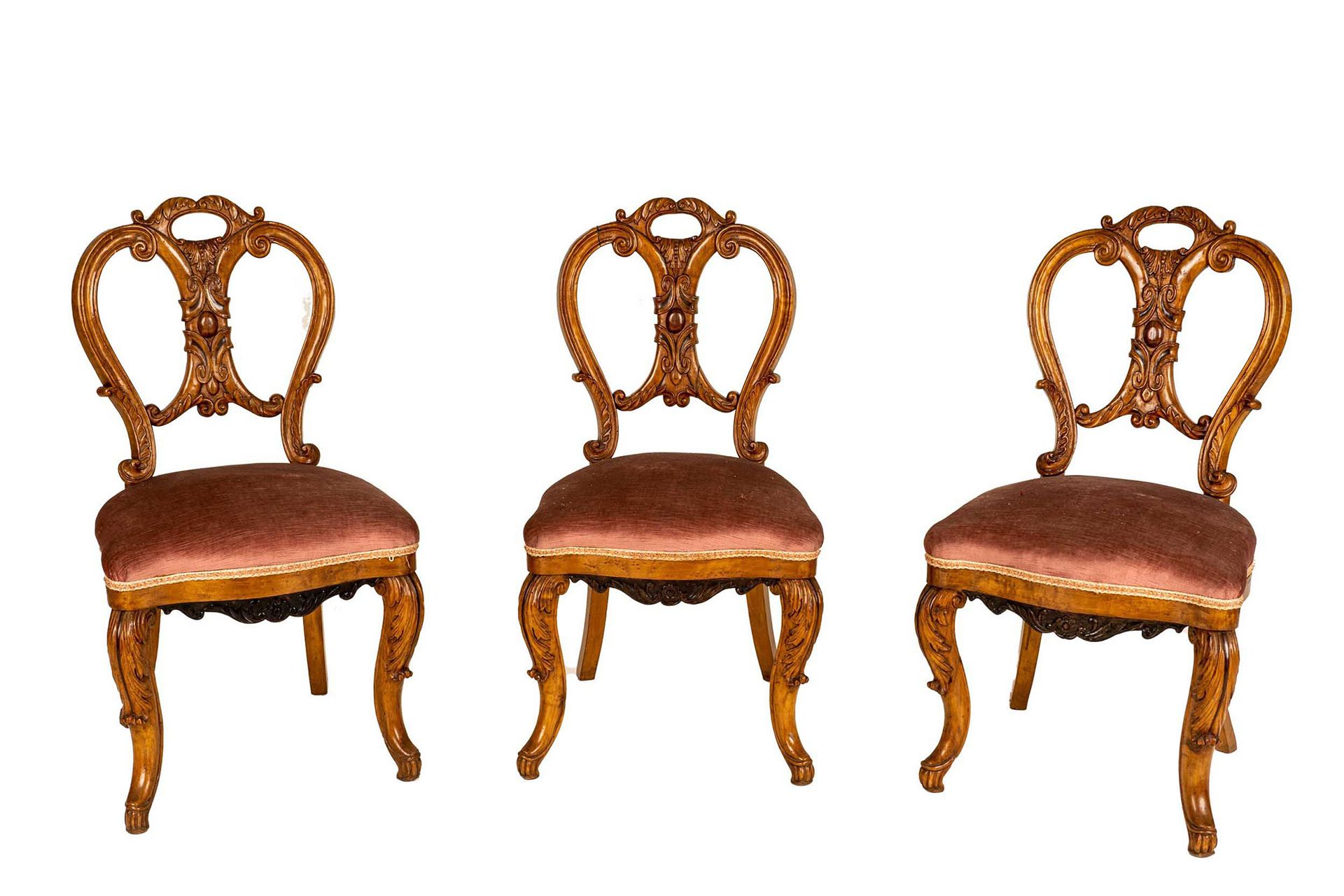 Null Four chairs 

late 19th century 

in carved mahogany 

h 90 cm 

one to be &hellip;
