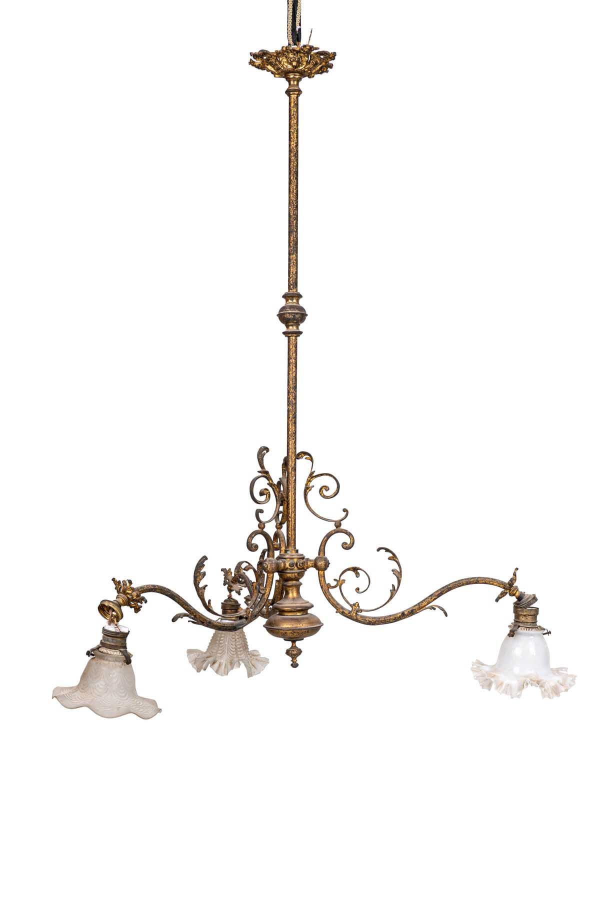 Null Three-armed chandelier 

early 20th century 

gilt metal, complete with gla&hellip;