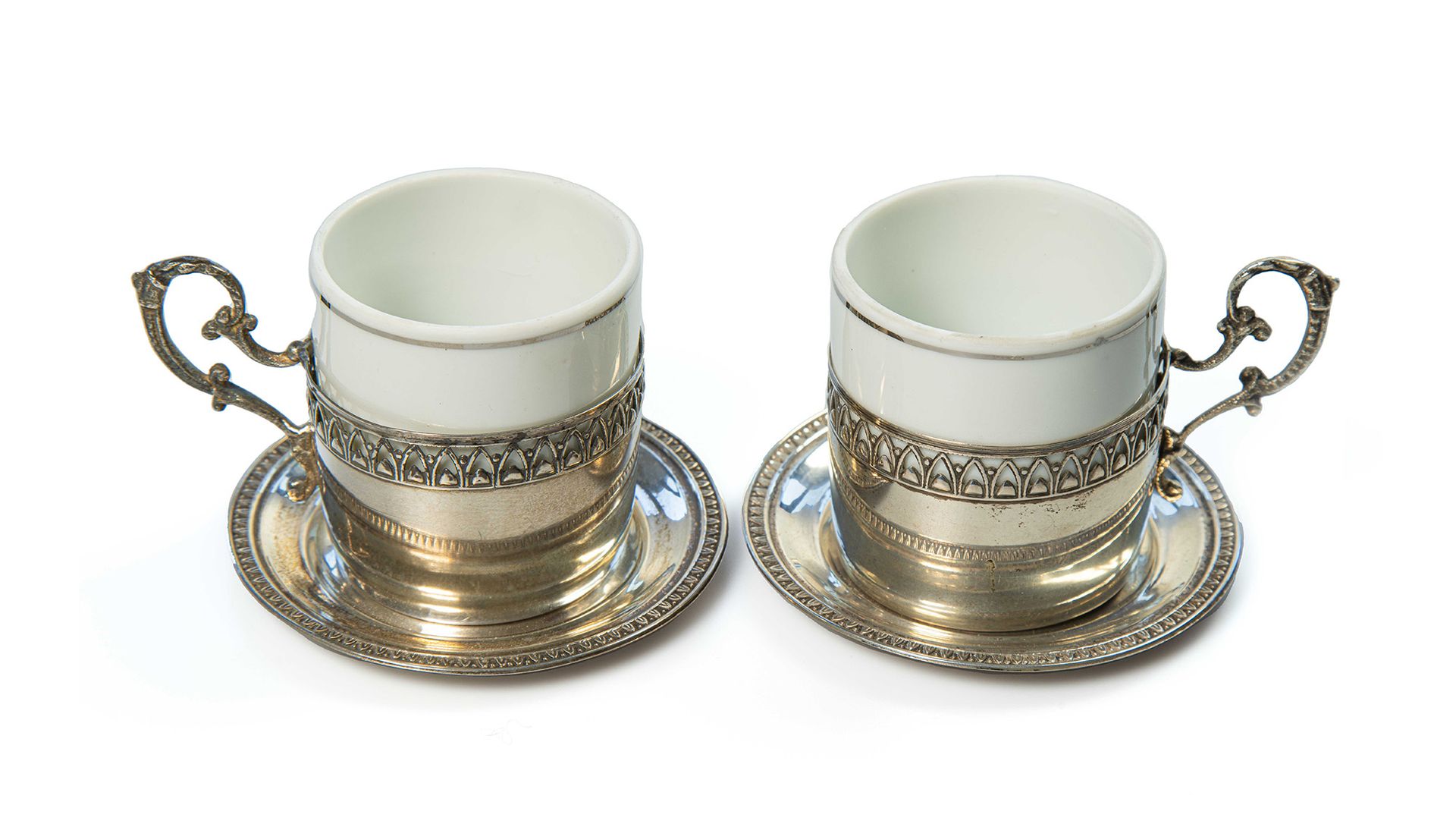 Null 一对咖啡杯

由理查德-吉诺里制造，白瓷，银质底座和盘子