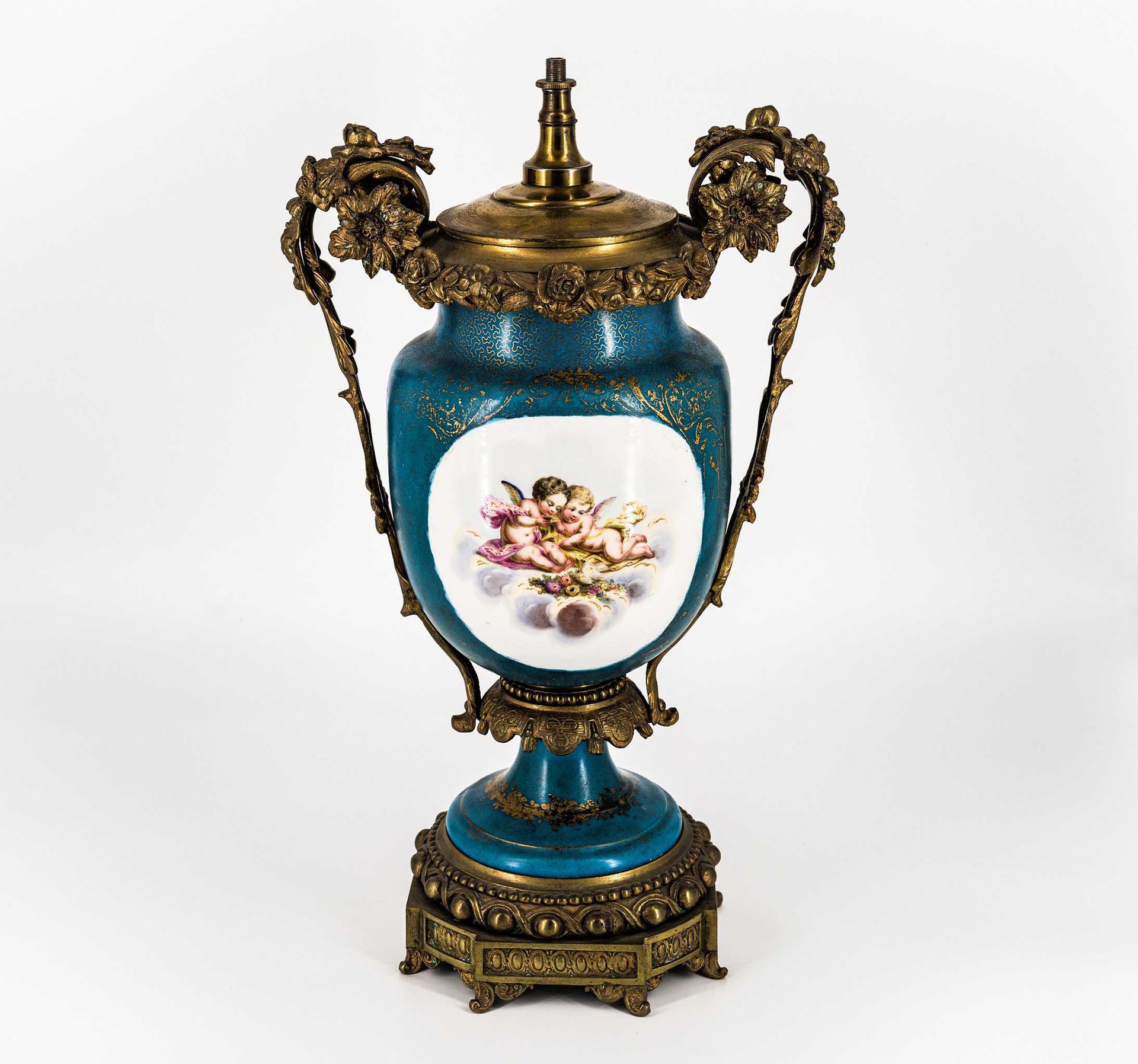 Null Pied de lampe en porcelaine de Sèvres 

début du 20e siècle 

monté en bron&hellip;