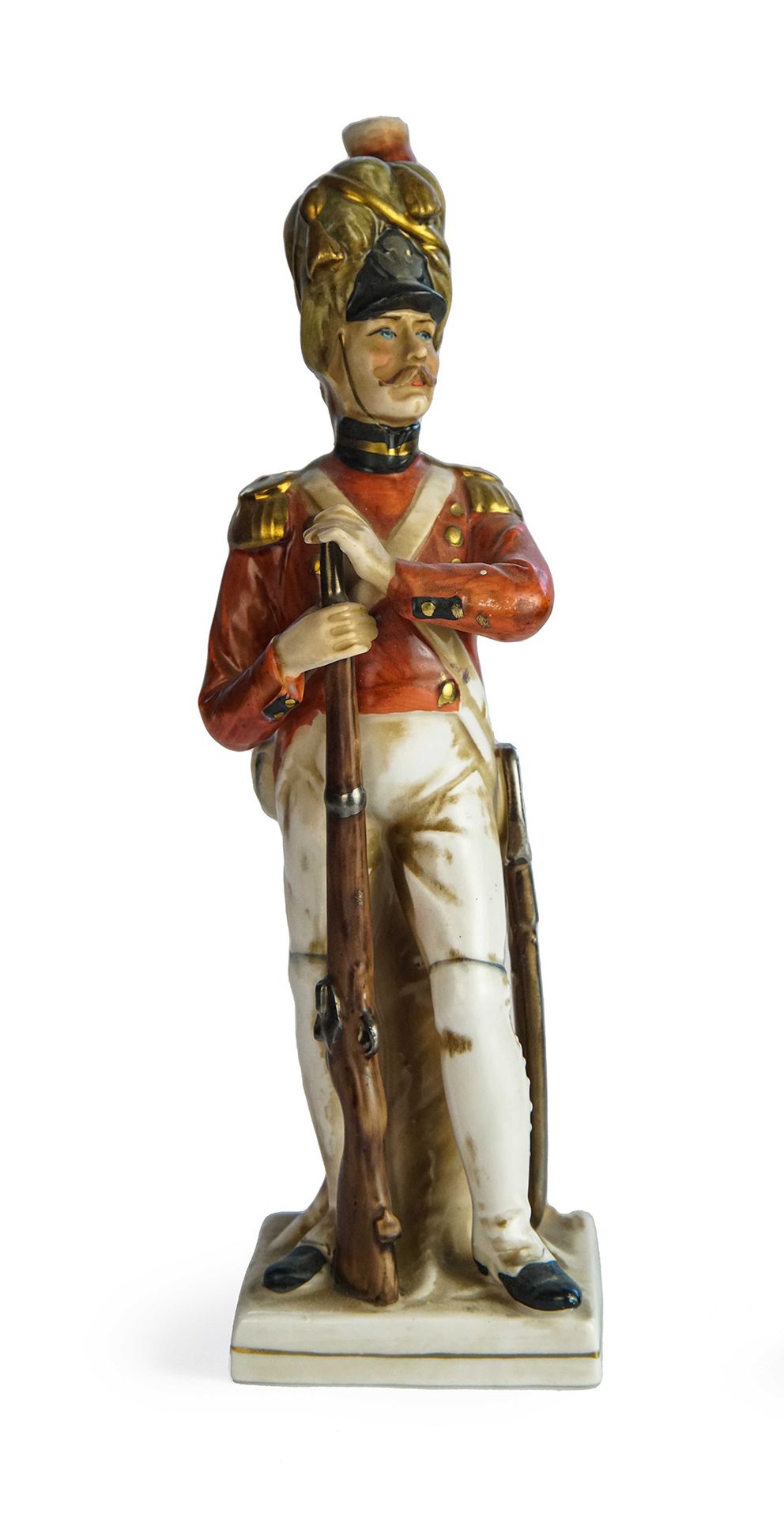 Null Statuette représentant un général napoléonien 

en porcelaine polychrome, f&hellip;