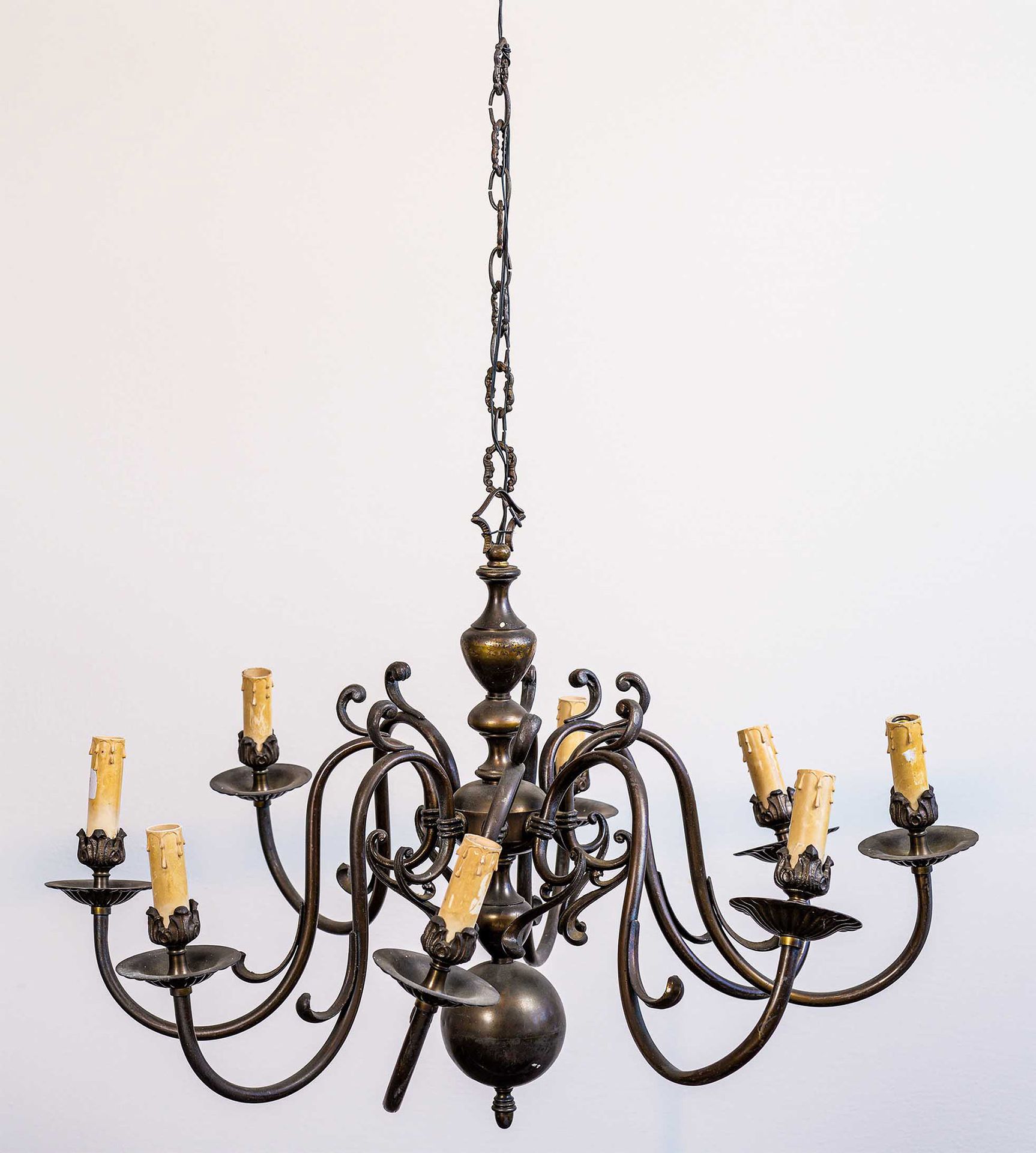 Null Seventeenth-century Dutch-style chandelier 

in burnished brass with six ar&hellip;