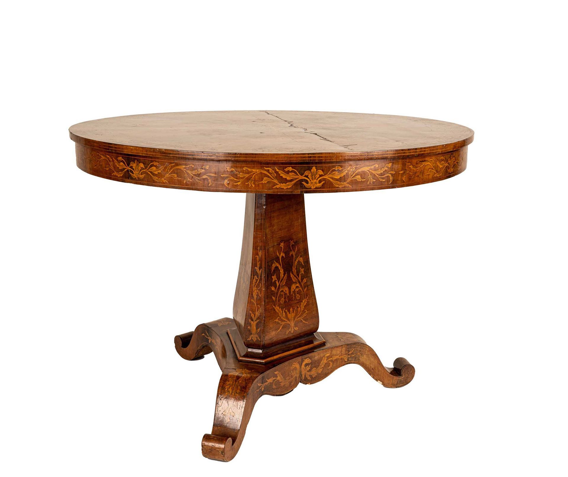 Null 中心桌

西西里岛查理十世时期，约1830年

镶嵌胡桃木，圆顶，三条移动的腿上有一个巴勒斯特柄

直径110厘米，高80厘米
