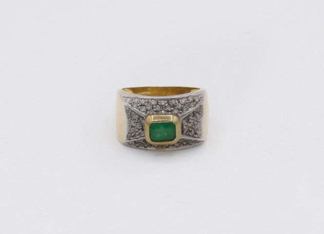 Anello in oro 750 con smeraldo centrale e diamanti Bague en or 750 avec émeraude&hellip;