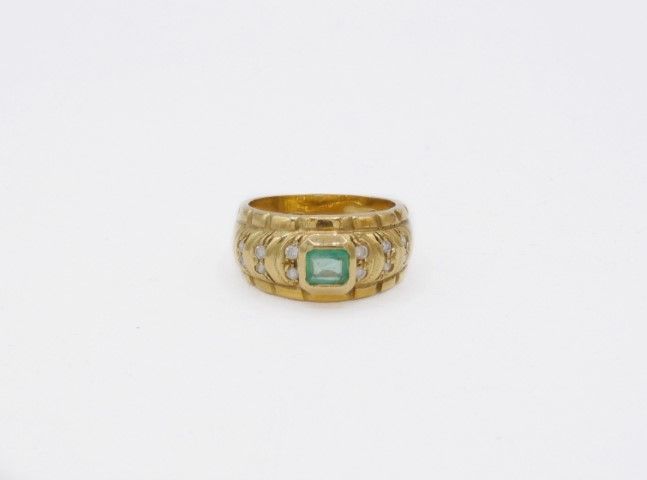 Anello in oro 750 con smeraldo centrale e dodici diamanti Bague en or 750 avec é&hellip;