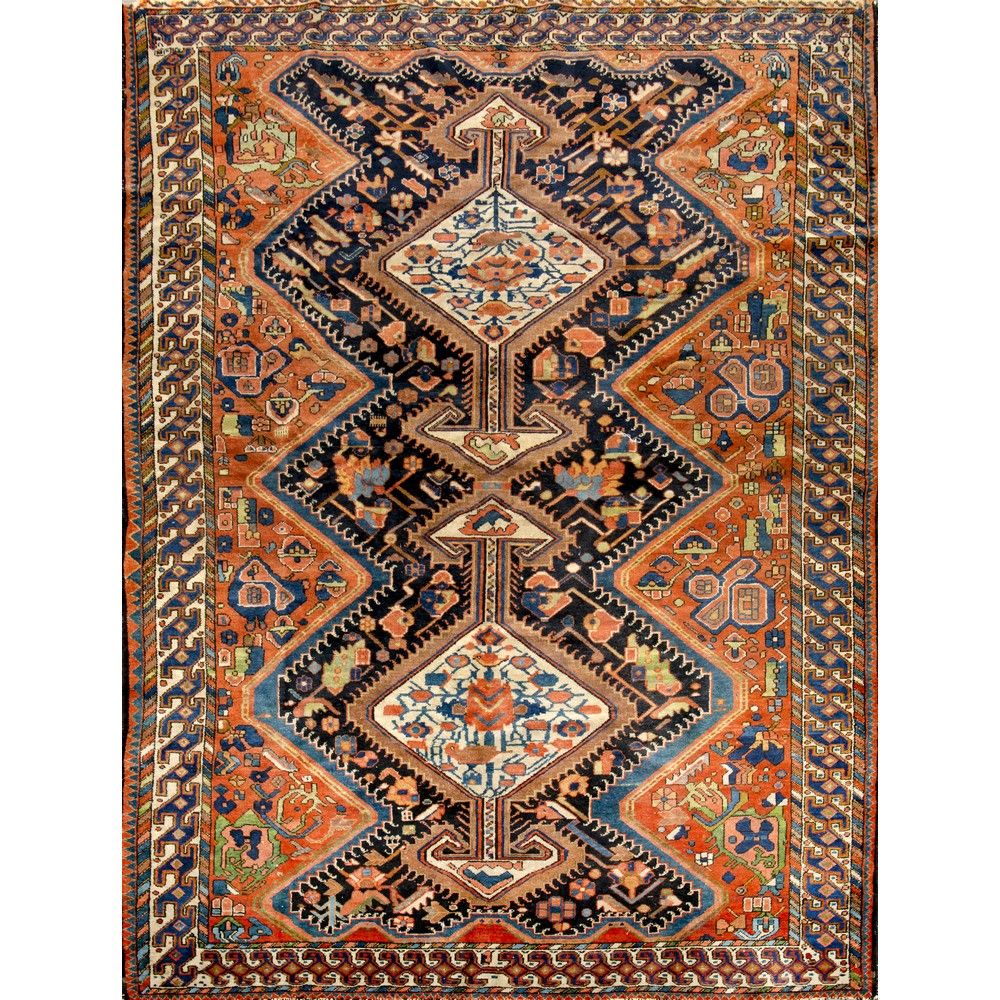 TAPPETO BAKTIARY 烘焙地毯

经线和纬线为棉，绒线为羊毛。波斯20世纪上半叶。



306 x 219厘米。