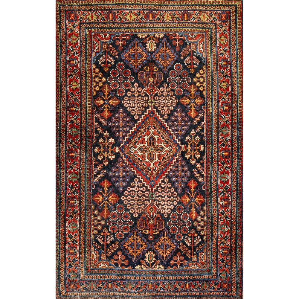 TAPPETO AFSHARI AFSHARI CARPET

棉质经线和纬线，羊毛绒（磨损）。波斯20世纪。



210 x 130厘米。