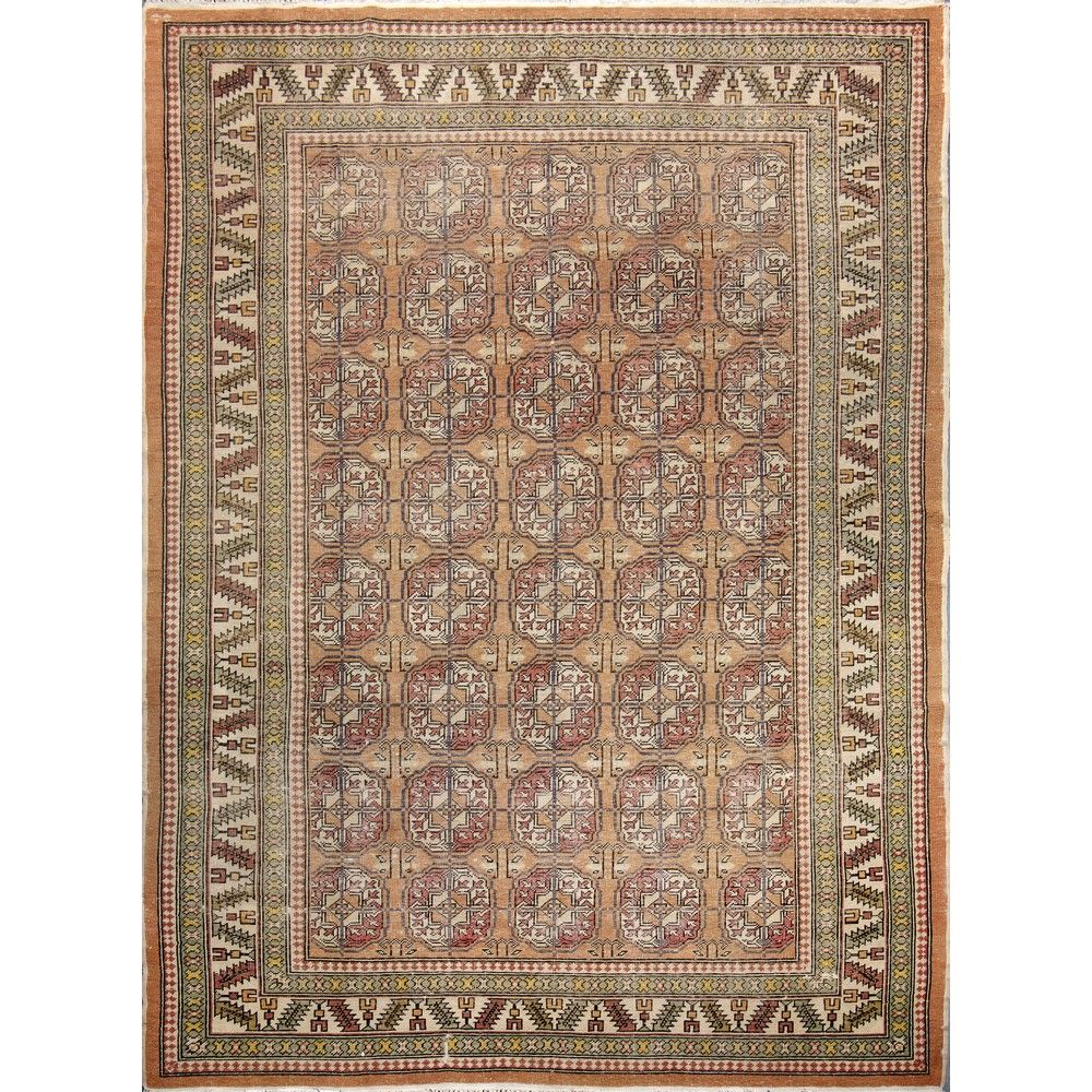 TAPPETO USHAK 美华地毯

棉质经线和纬线，羊毛绒（磨损）。土耳其20世纪上半叶。



280 x 200厘米。