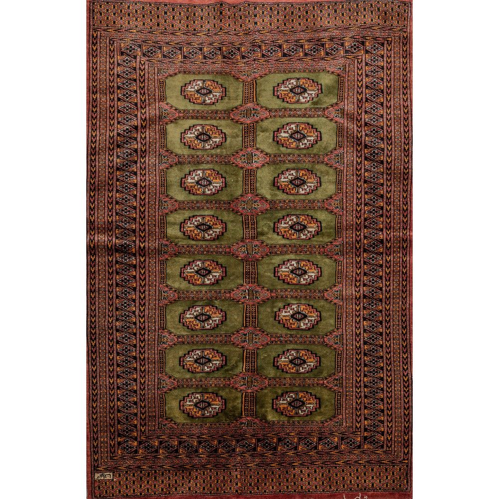 TAPPETO KASHMIR BOKARA 克什米尔博卡拉地毯

经线和纬线为棉，绒线为羊毛。巴基斯坦 20世纪。



191 x 124厘米。