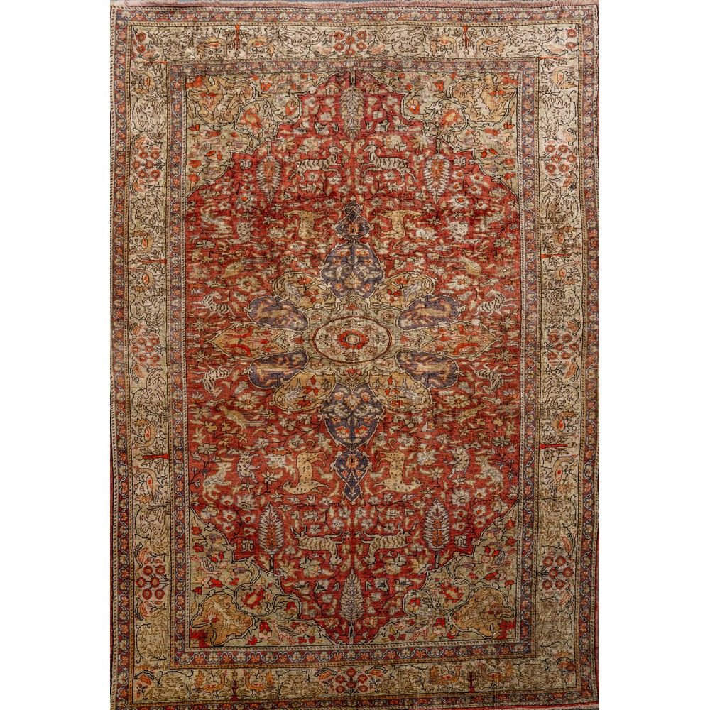 TAPPETO KAISERY 凯撒里地毯

经线和纬线为棉，绒毛为废丝。土耳其 20世纪。



216 x 149厘米。