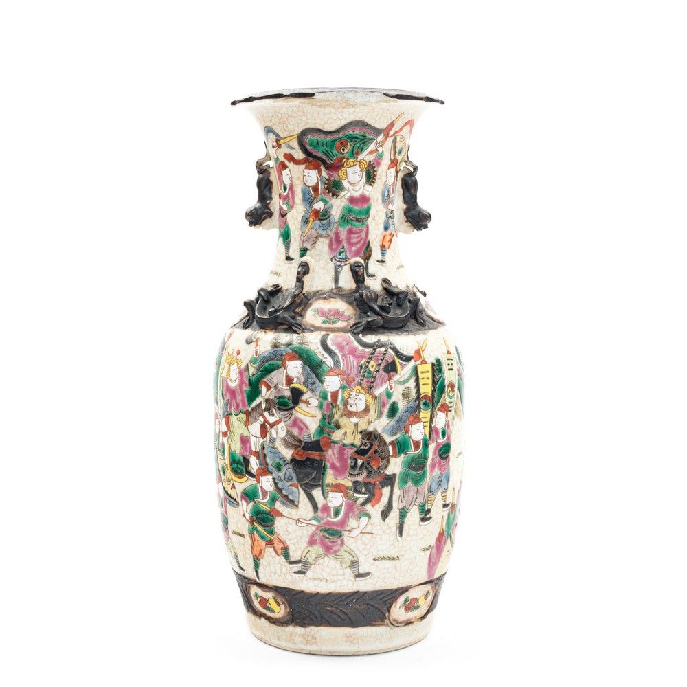 VASO in porcellana decorata 饰有东方生活场景的瓷瓶（裂纹）。中国 19世纪。



直径12.5厘米，高36厘米。