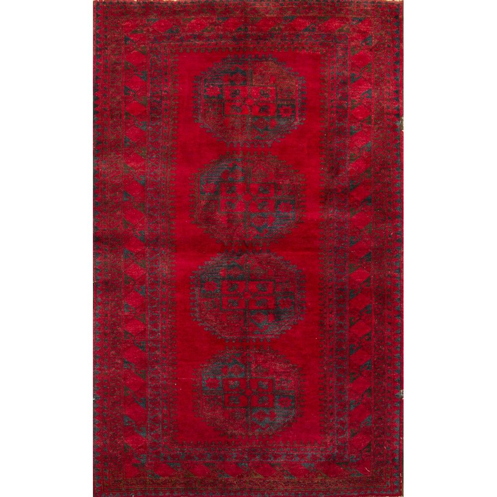 TAPPETO BELUCHI 贝鲁奇地毯

羊毛的纬线、经线和绒线。阿富汗 20世纪。



182 x 114厘米。