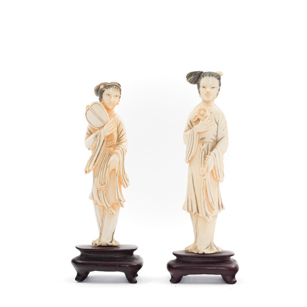 DUE SCULTURE in avorio TWO ivory SCULPTURES depicting "Geisha". China early '900&hellip;