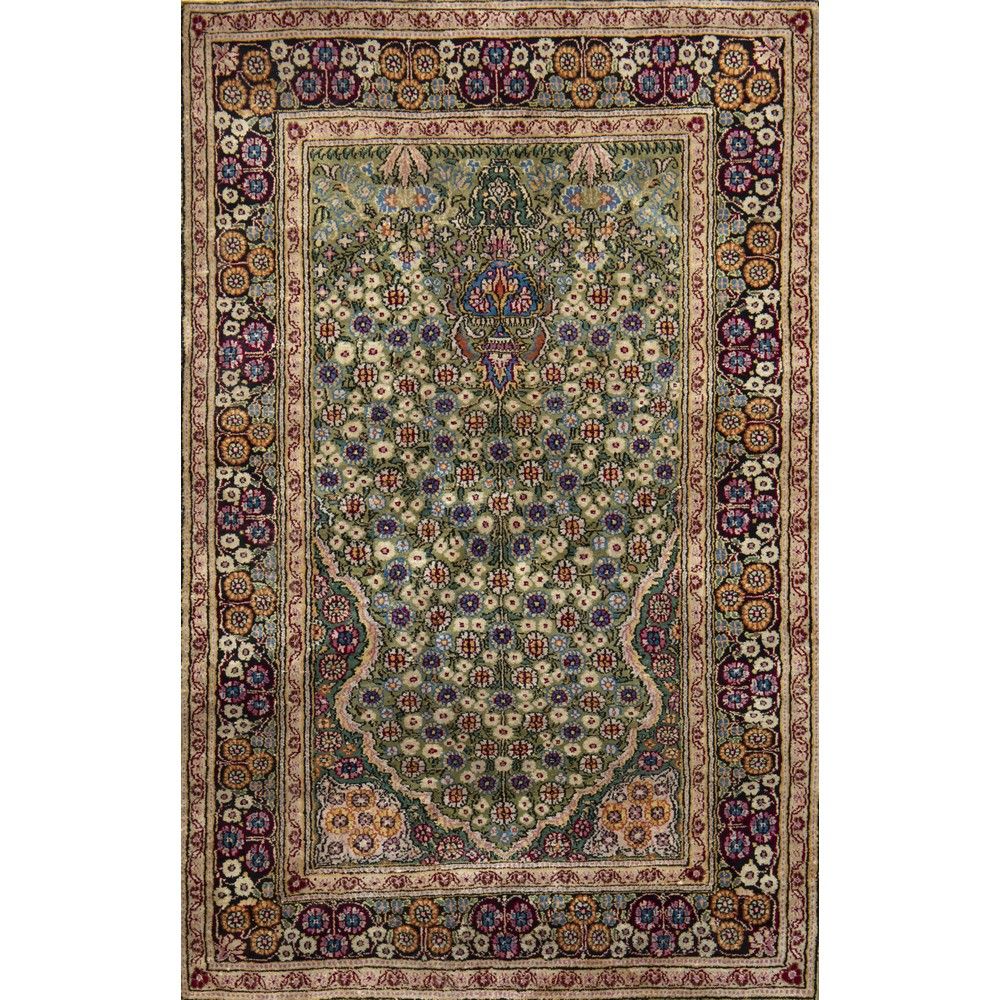 TAPPETO SRINAGAR 斯利那加地毯

经线和纬线为棉，绒毛为天然丝。印度 20世纪。



119 x 77,5 cm。