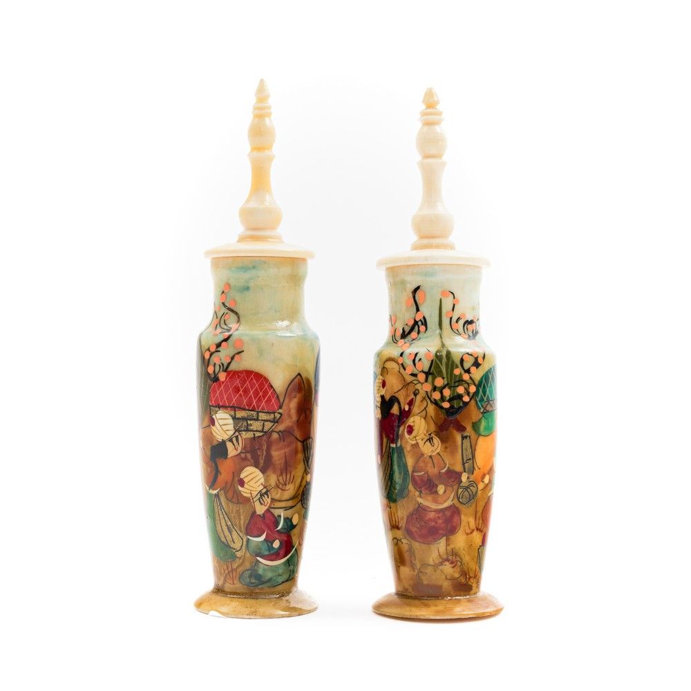 COPPIA PORTAPROFUMI in avorio Pair of hand-painted ivory perfume holders depicti&hellip;