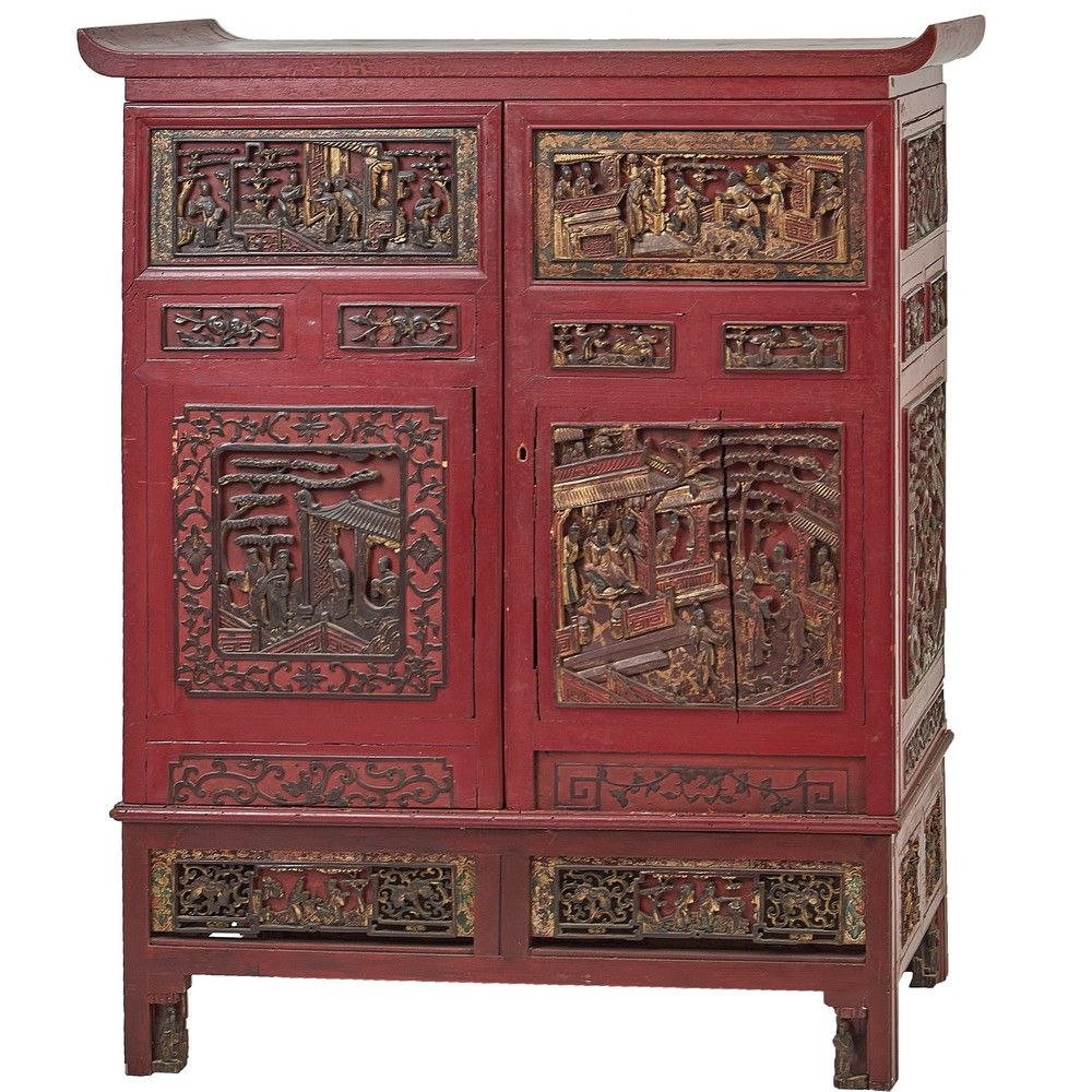 PICCOLO ARMADIO in legno laccato 描绘着 "东方生活场景 "的漆器和雕花木柜。中国 19世纪。



111 x 54 x H.&hellip;