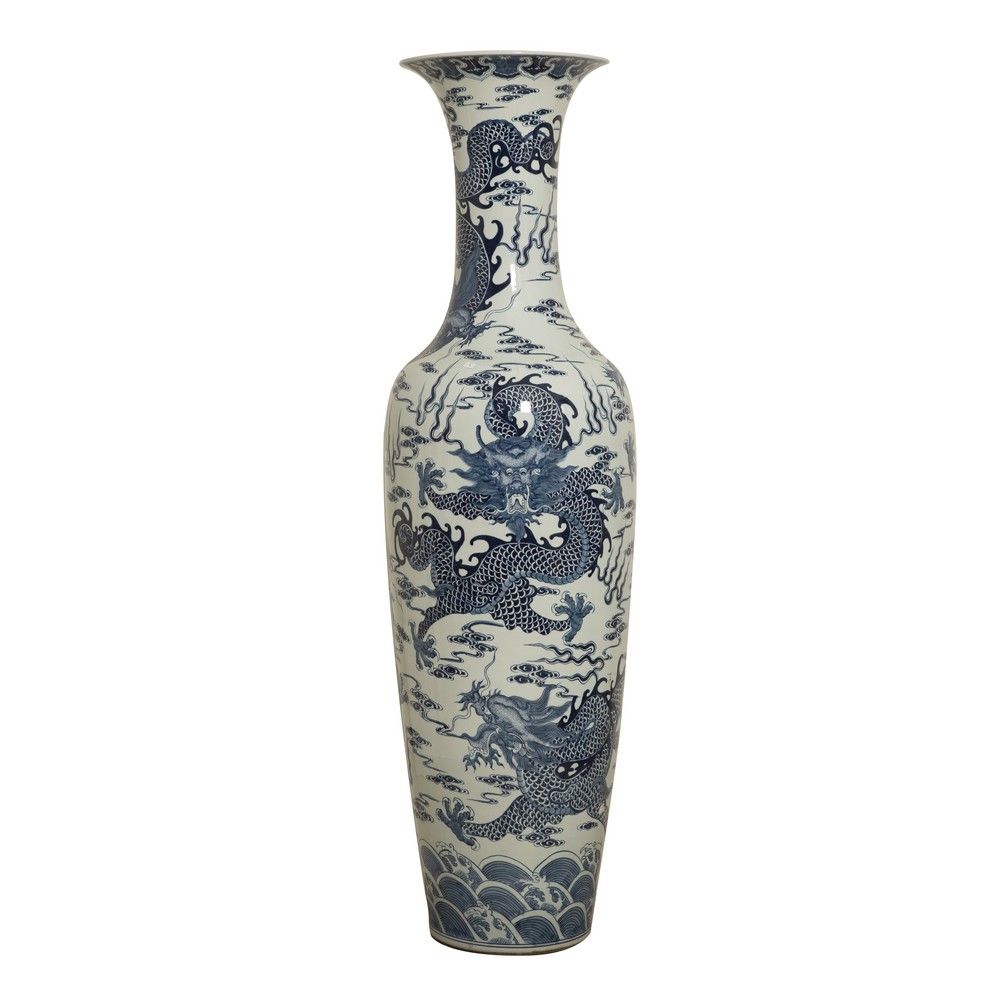 GRANDE VASO in porcellana 巨大的瓷瓶，以白色和蓝色的色调进行装饰。中国 20世纪。



高148厘米。