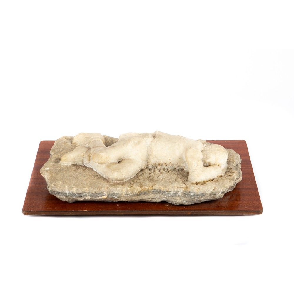 SCULTORE DEL XX SECOLO, Scultura in marmo 20世纪的雕塑家

小睡眠者

白色大理石雕塑

签名在底座上。



cm&hellip;