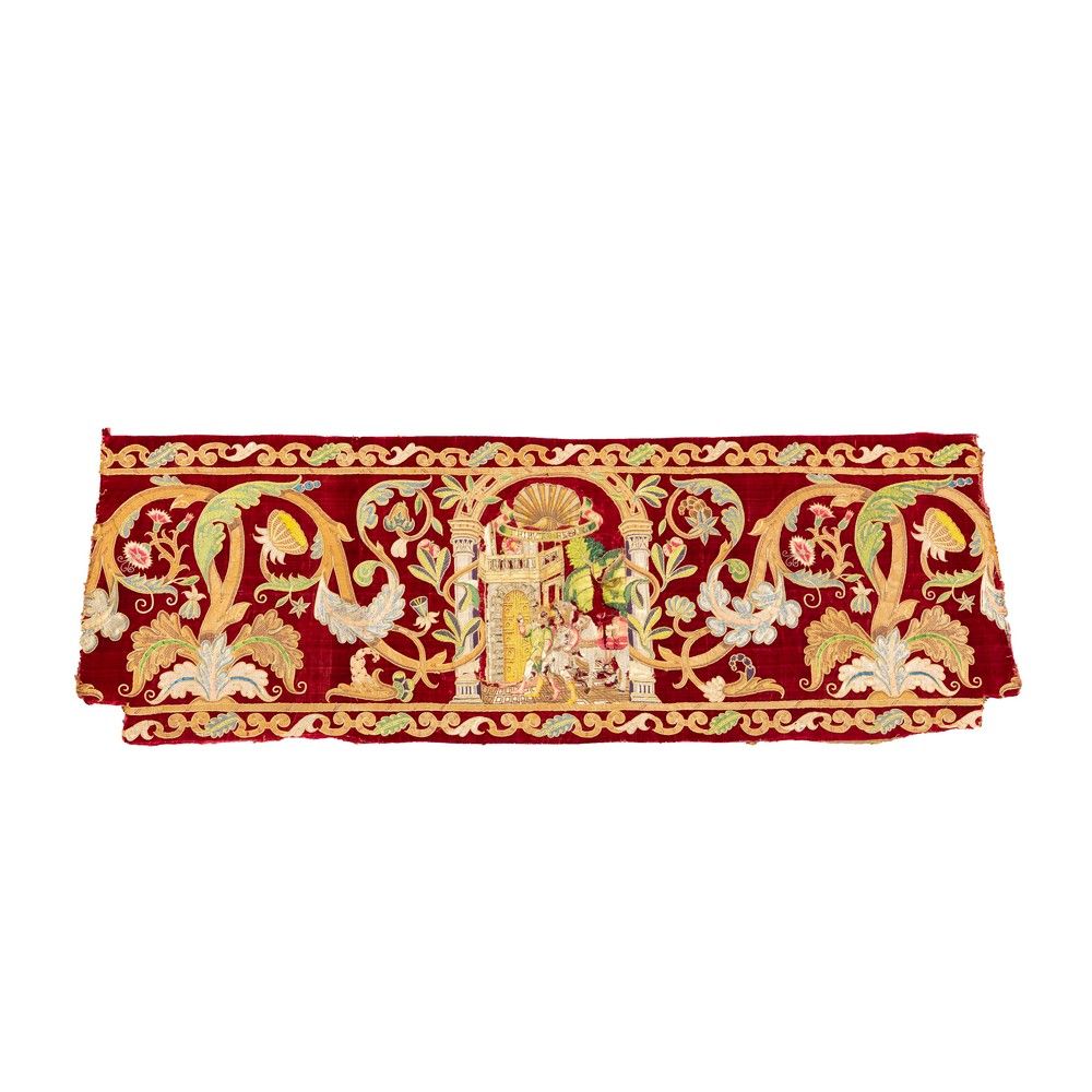 PALIOTTO in velluto rosso 红色天鹅绒的PALIOTTO，上面有丰富的刺绣，描绘了 "建筑场景"（磨损）。20世纪初的意大利。



1&hellip;