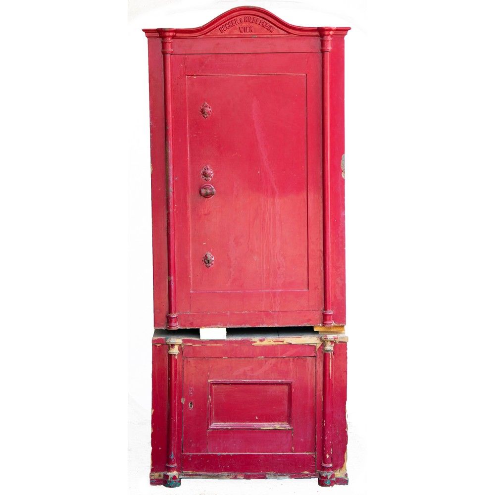 CASSAFORTE austriaca in ferro nei toni del rosso 奥地利的铁制橱柜，有红色的色调。20世纪初。



cm 79&hellip;