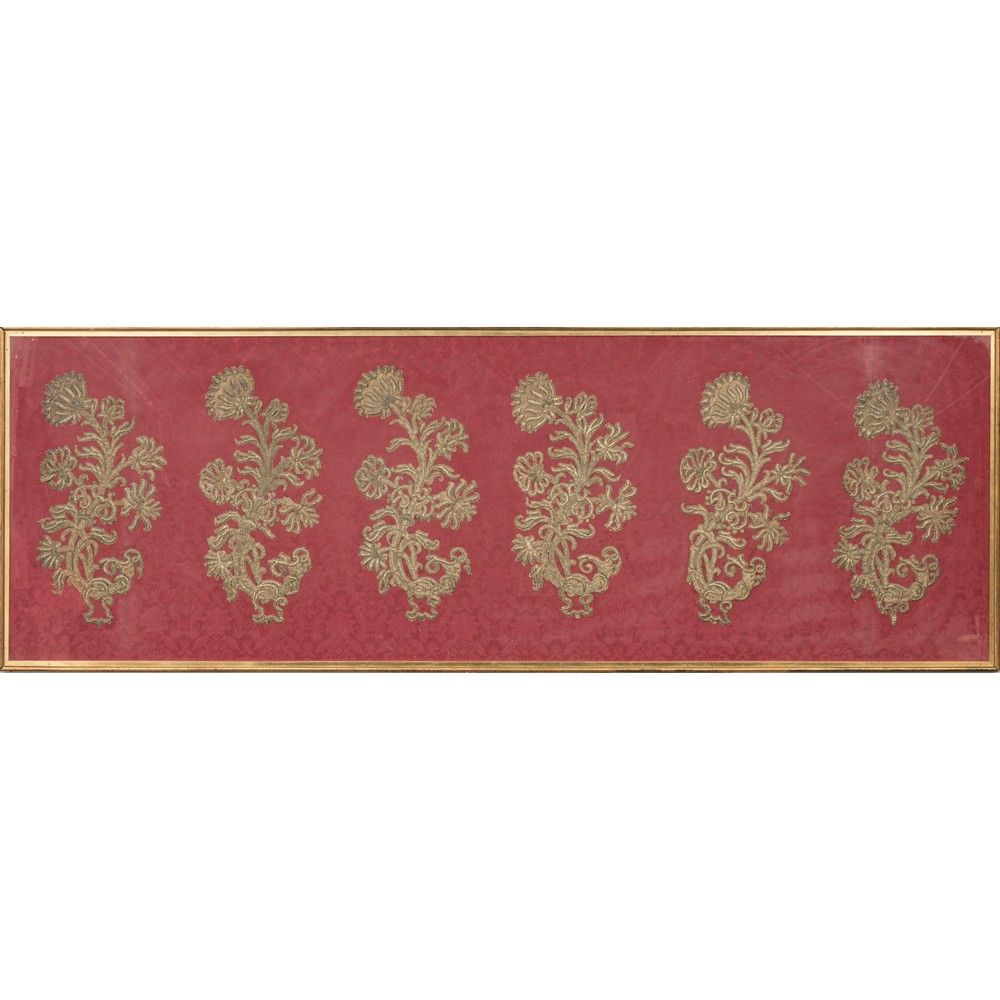 PALIOTTO Luigi XVI 路易十六时期的PALIOT，在红色大马士革织物上用刺绣的方式制作。西西里岛 十八世纪。



169 x 57厘米。