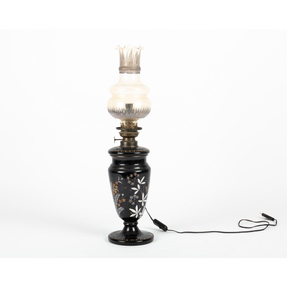 LUME a petrolio in opaline Oil lamp in opaline decorated with floral motif. Earl&hellip;