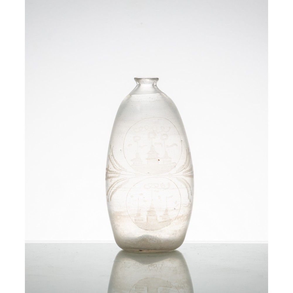 BOTTIGLIA in vetro 玻璃瓶，有两个雕刻的奖章和花卉装饰。18世纪。



H. Cm 18.