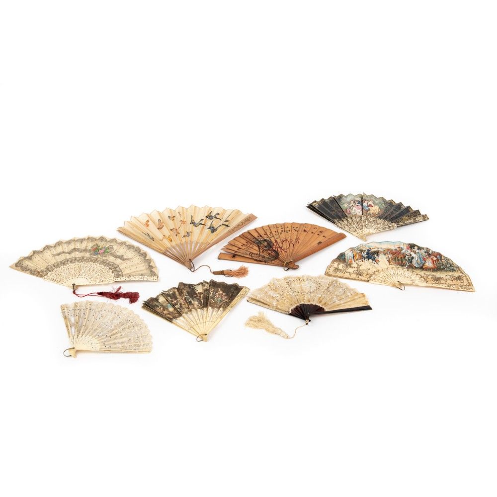 OTTO VENTAGLI di varie tipologie 八个不同类型的玳瑁和象牙板条的VENTAINS，布、丝和木的页面，手工装饰。19/20世纪。
&hellip;