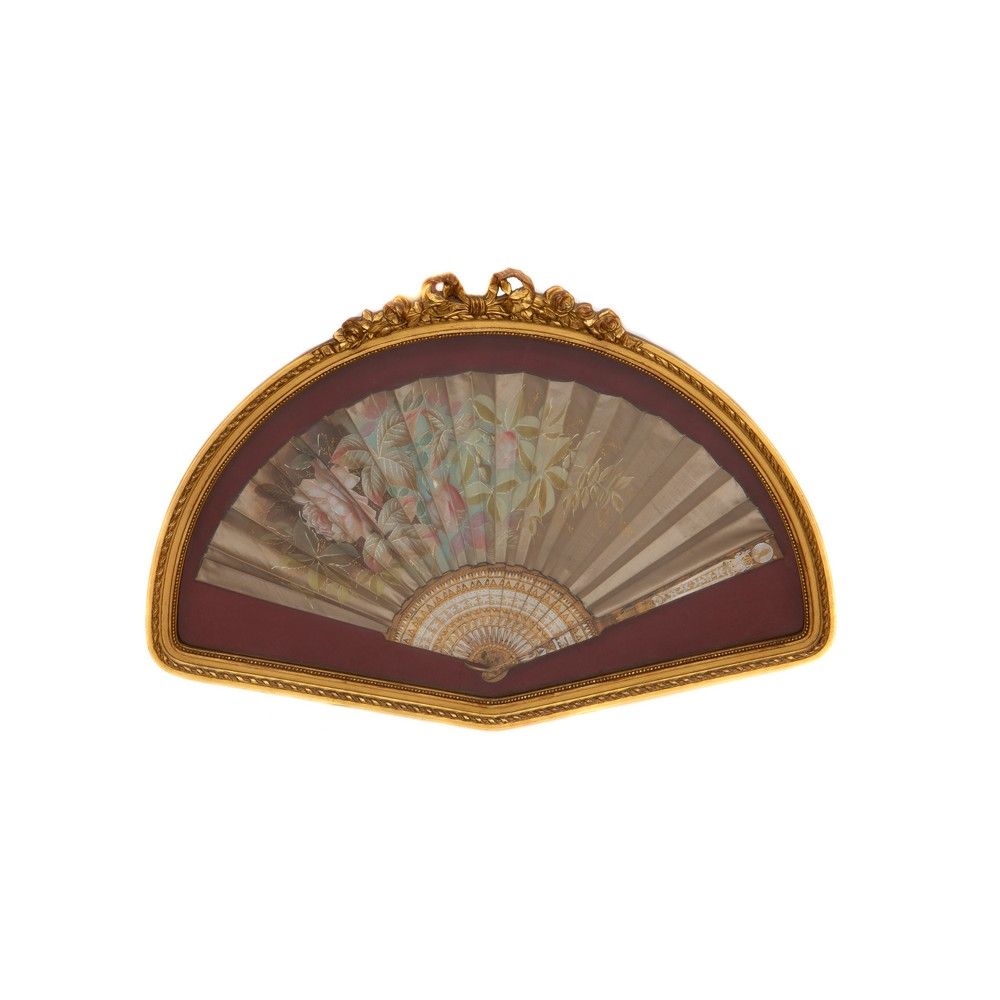 VENTAGLIO VENTAGLIO with silk page painted with floral motif in gilded wood fan.&hellip;