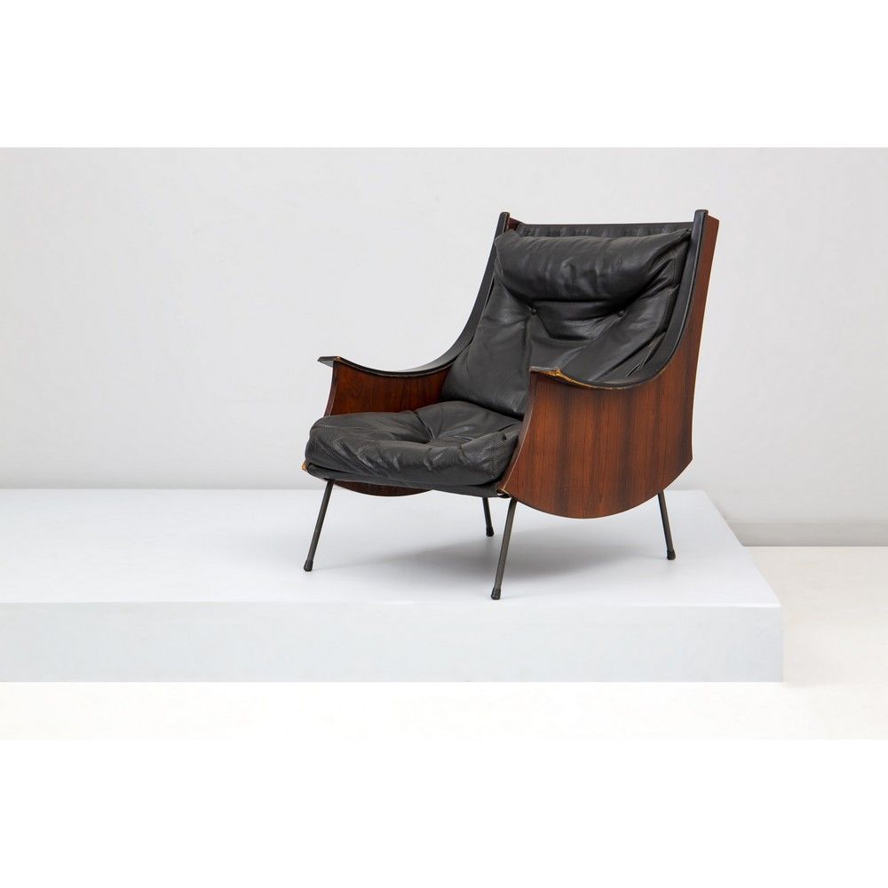 LUIGI SORMANI, Poltrona 路易吉-索尔马尼



生产Sormani，意大利，约1960年。

一张木制扶手椅，管状金属脚，黑色皮革座椅和&hellip;
