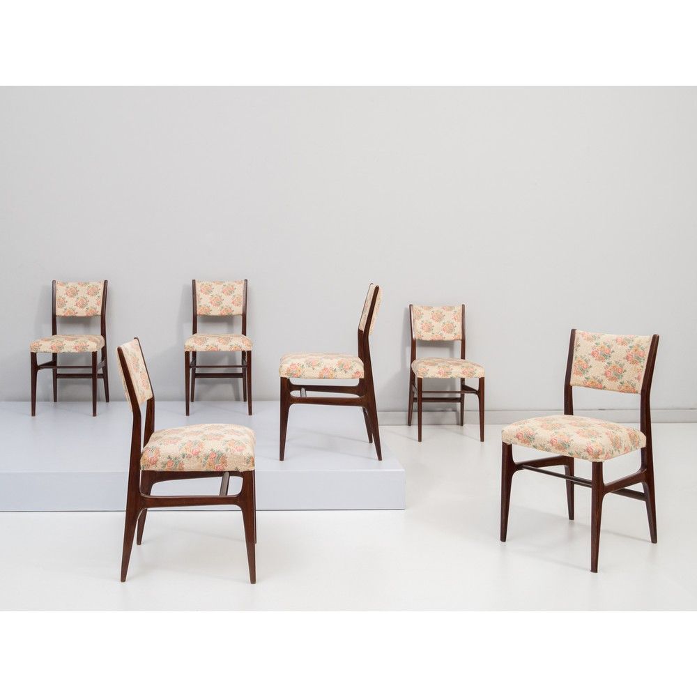 GIO PONTI, Sei di sedie mod. 111 GIO PONTI

生产 卡西纳 意大利 约1950年

六椅模型111。染色胡桃木的结构，&hellip;