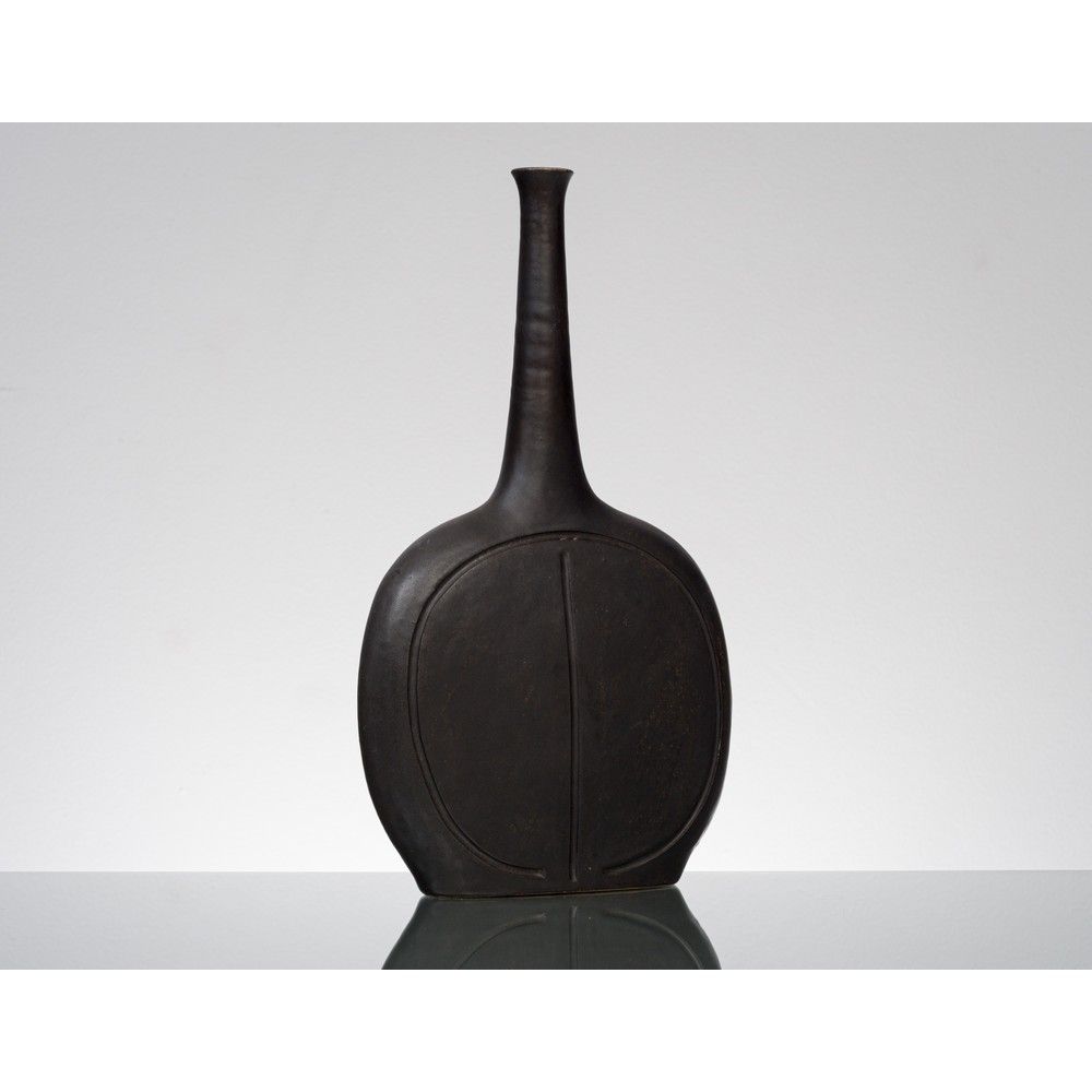 BRUNO GAMBONE, Bottiglia in ceramica 布鲁诺-甘博尼(BRUNO GAMBONE)

生产 意大利 约1960年

黑釉陶瓷&hellip;