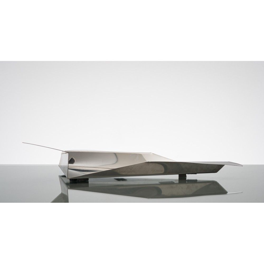 ENZO MARI, Scultura da tavolo in acciaio ENZO MARI

生产 意大利 约1960年

镀铬钢的桌子雕塑，冷弯板。&hellip;