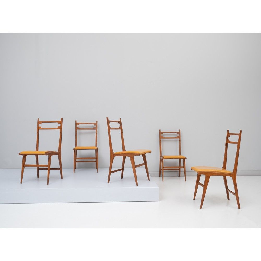 GIO PONTI (Attr.Le), Cinque sedie in legno GIO PONTI (Attr.Le) 

Production Ital&hellip;