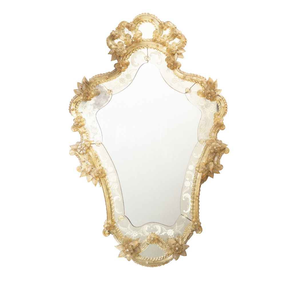SPECCHIERA a forma di scudo in vetro di Murano Shield-shaped MIRROR made of gold&hellip;