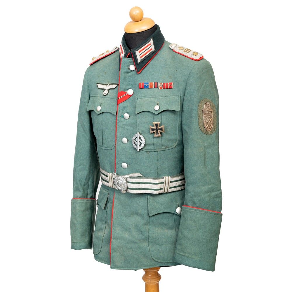 W.W.2 UNIFORME W.W.2制服

德国炮兵军官的制服，带阅兵腰带。

德国 第二次世界大战。