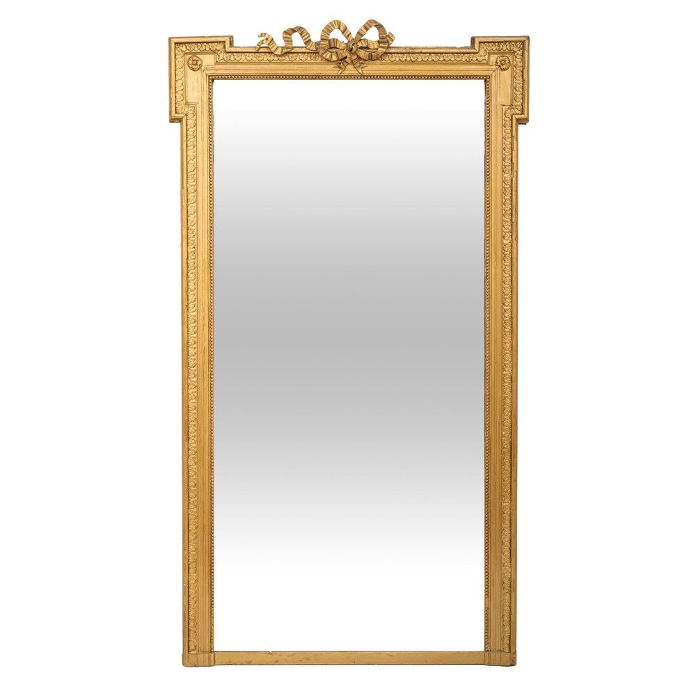 GRANDE SPECCHIERA stile Luigi XVI 路易十六风格的大镜子，由木头和纯金粉饰而成。

法国 20世纪。

104 x 186 cm&hellip;