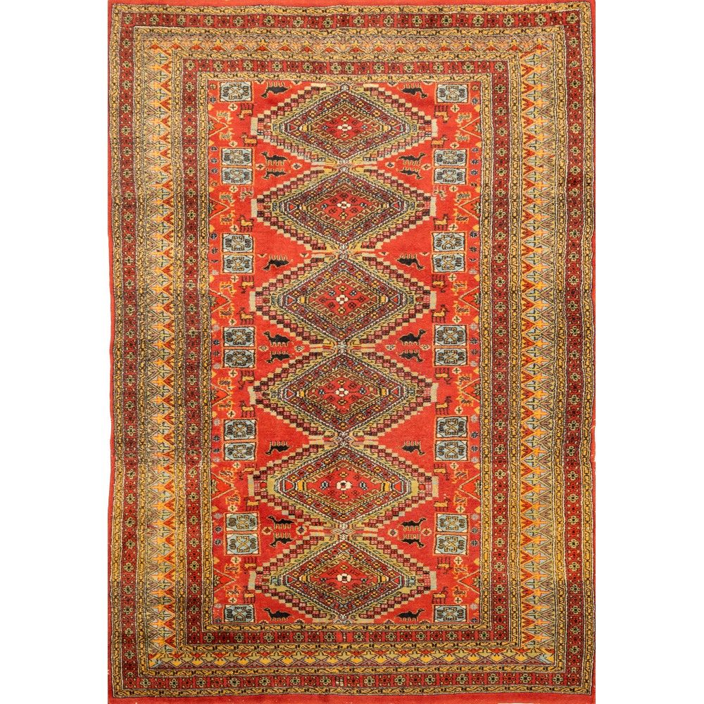TAPPETO ISLAMABAD EXTRA FINE 伊斯拉马巴德超精细地毯

棉质的经线和纬线，羊毛的绒毛。

巴基斯坦20世纪中期。

174 x 12&hellip;