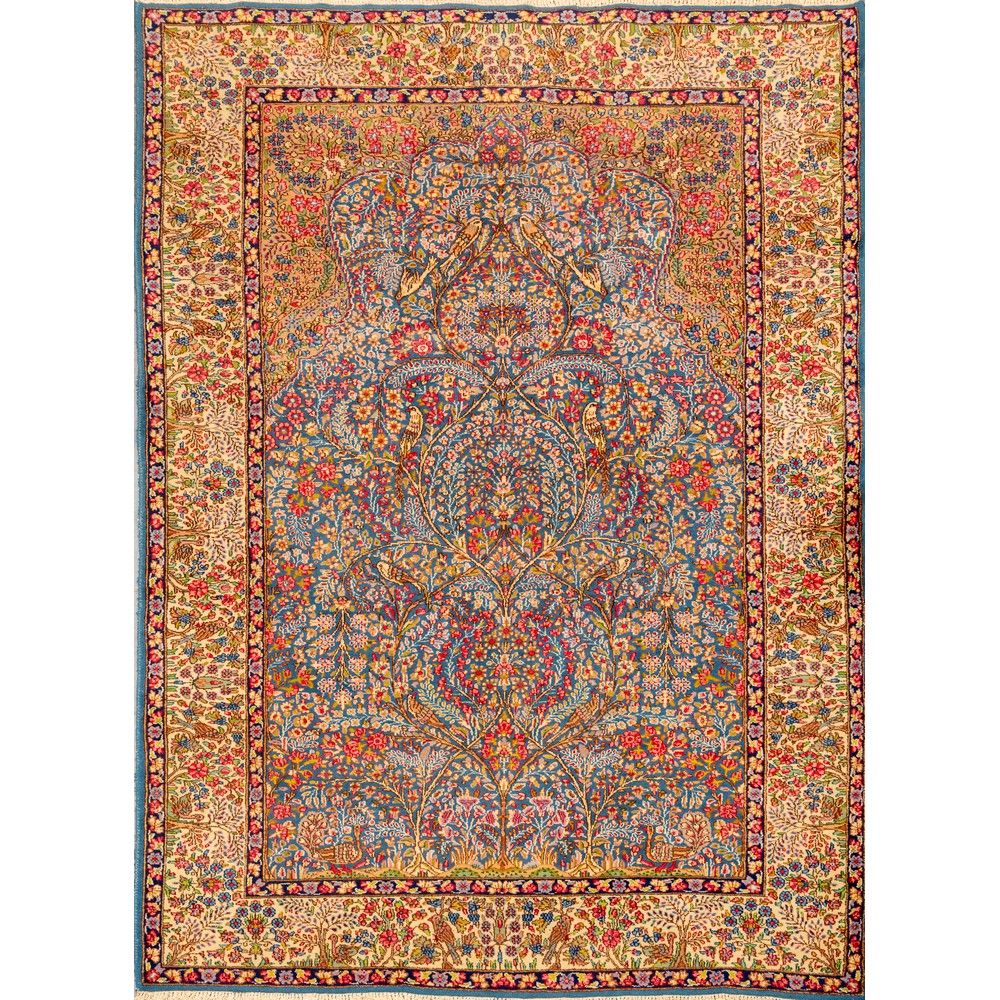 TAPPETO KERMAN FINE 精美的克尔曼地毯

棉花的经线和纬线，羊毛的绒毛。

20世纪的波斯。

247 x 152 cm。