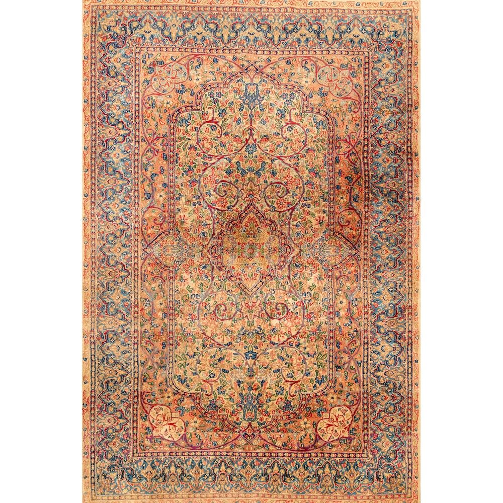 TAPPETO KERMAN EXTRA FINE 超细克尔曼地毯

经线和纬线为棉，绒线为羊毛。

波斯20世纪上半叶。

240 x 151厘米。