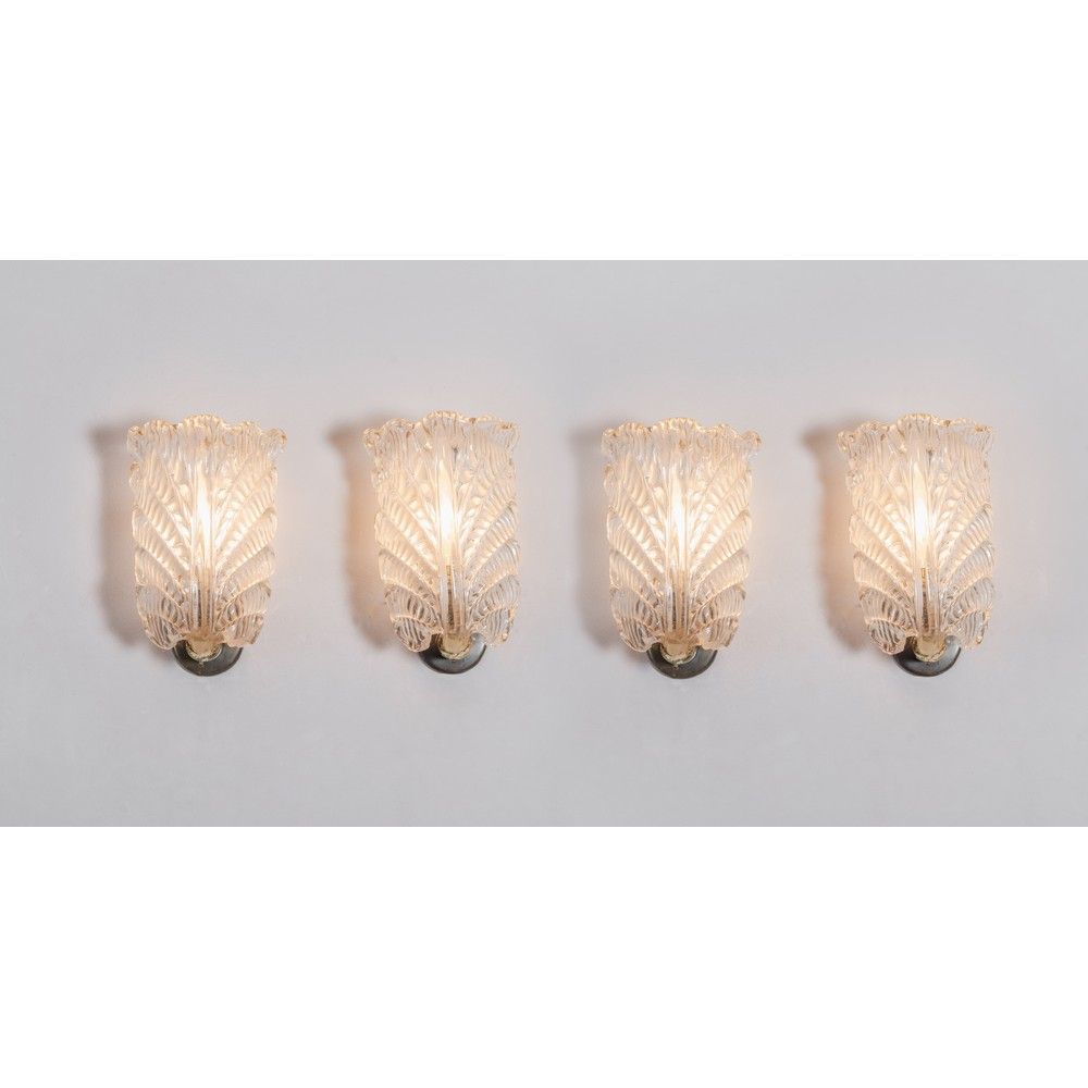 ERCOLE BAROVIER, Quattro lampade da parete 埃尔科勒-巴罗维耶 
生产穆拉诺，意大利约1950年。 
四盏无色玻璃单灯&hellip;