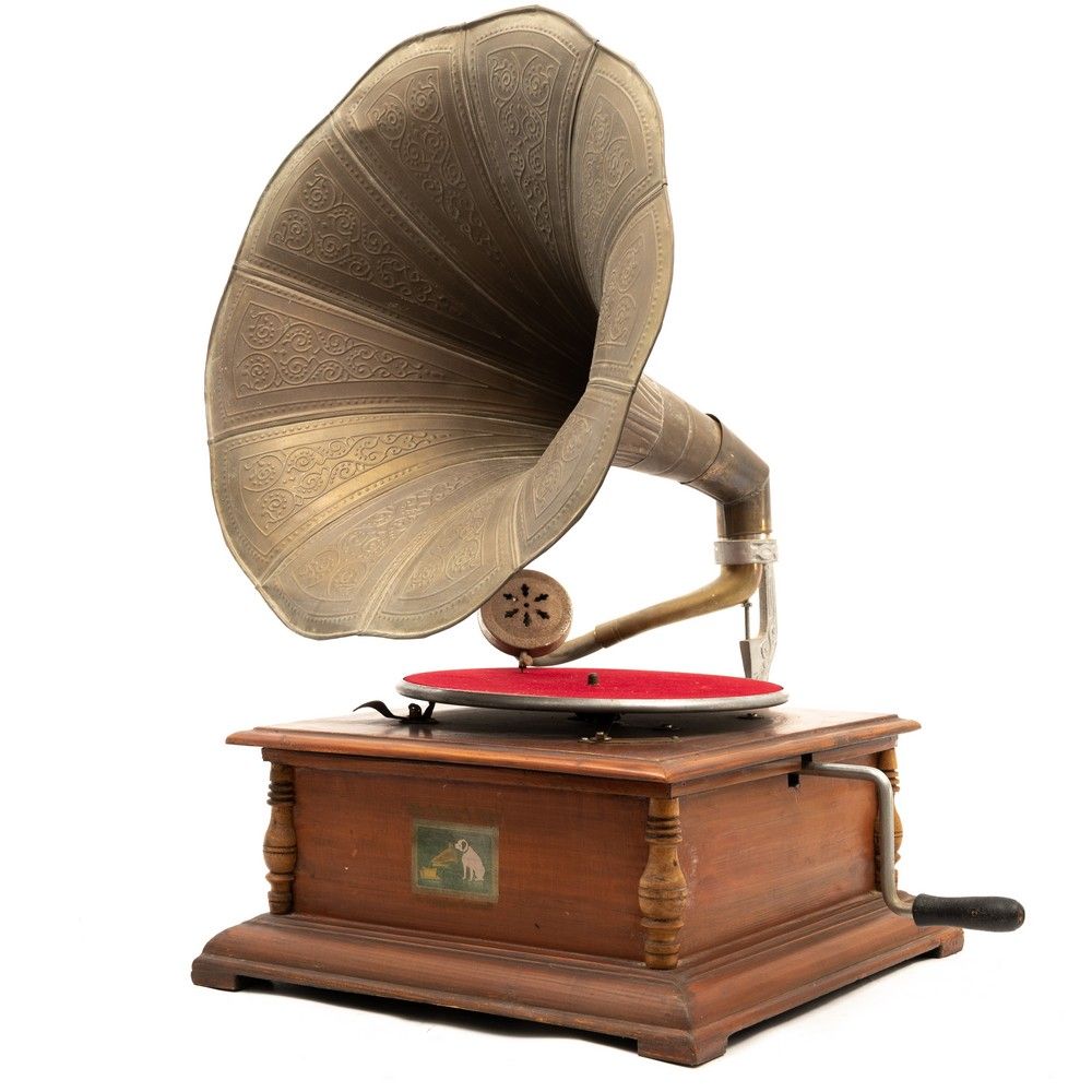 GRAMMOFONO "The master voice" GRAMMOPHONE "The master voice" made of wood with b&hellip;