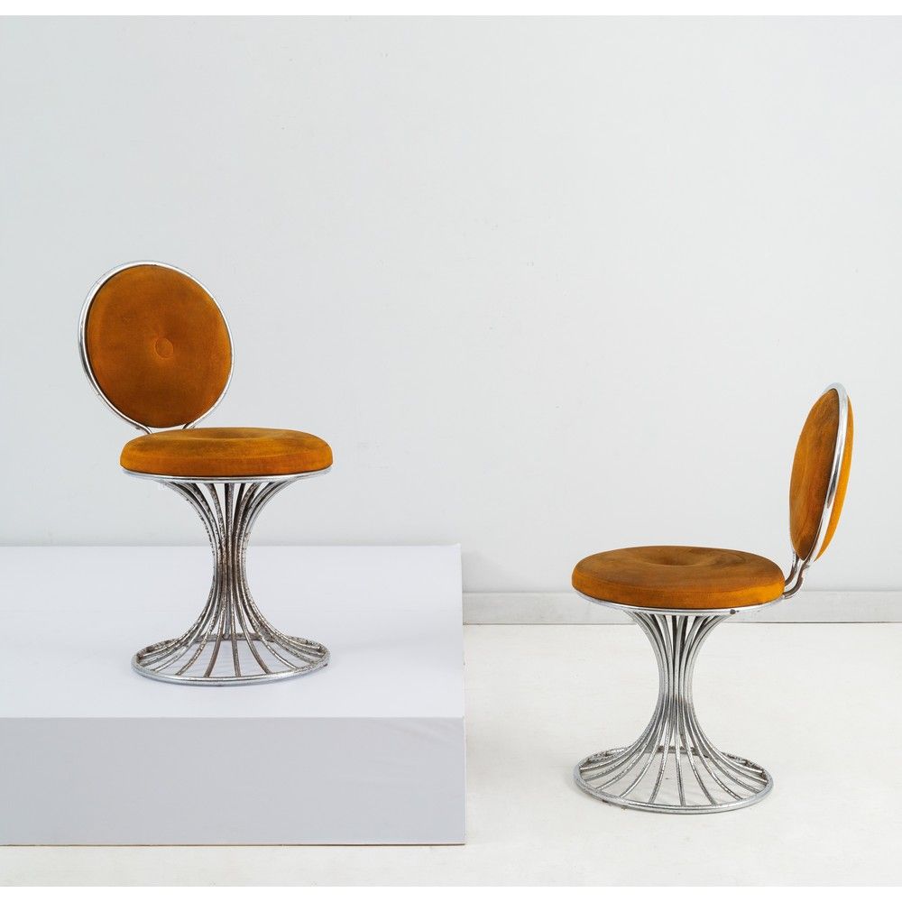 GASTONE RINALDI, Coppia di sedie 加斯通-里纳尔迪 
生产里马，意大利，约1970年 
一对镀铬管状金属椅，椅背和椅座有软垫，并&hellip;