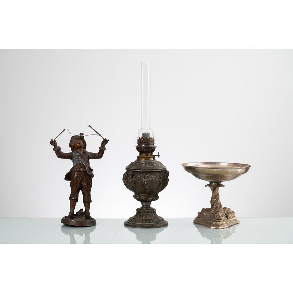 SCULTURA, ALZATA E LUME IN METALLO SCULPTURE, SOCLE ET LAMPE EN MÉTAL 
Sculpture&hellip;
