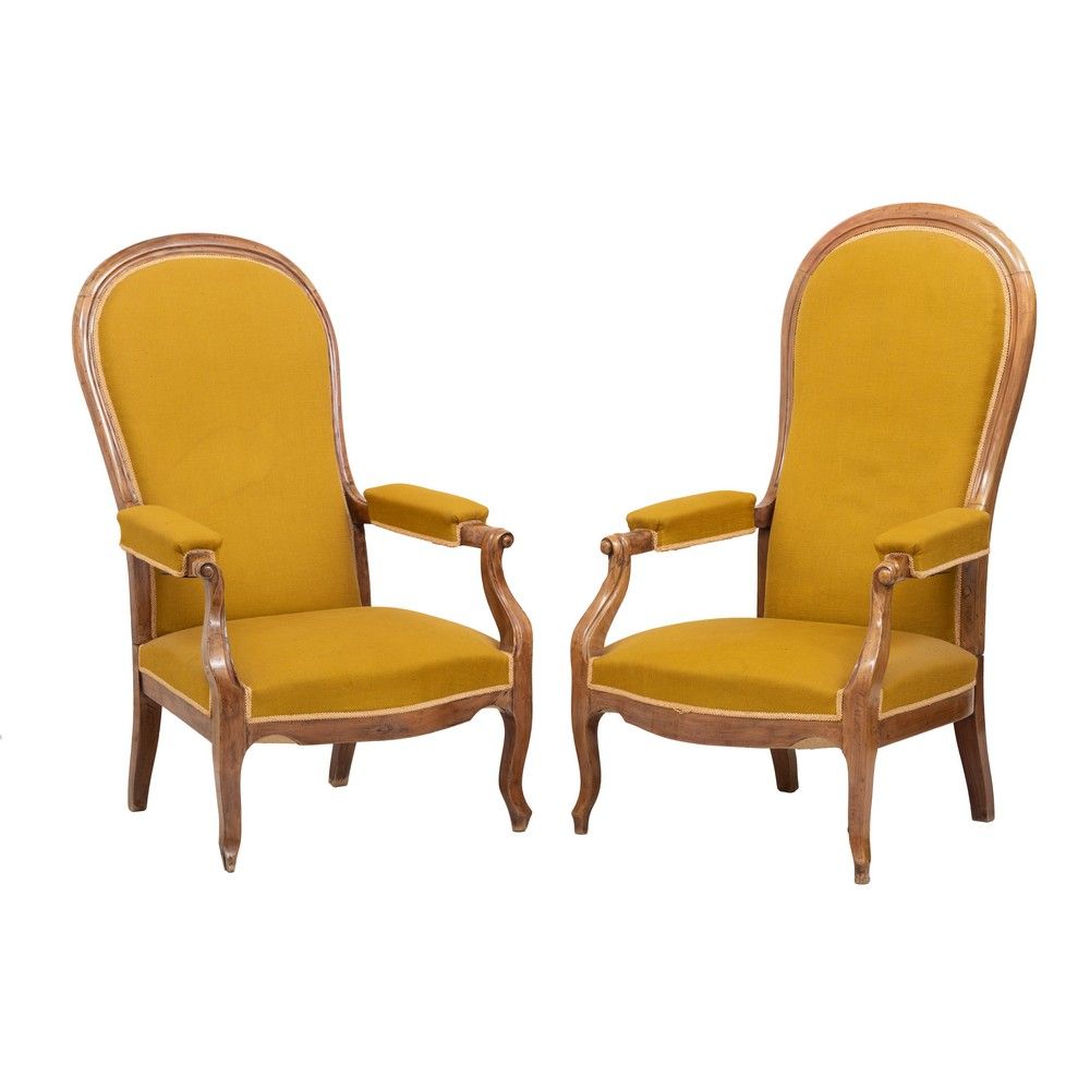 MANIFATTURA FRANCESE DEL XIX SECOLO, Coppia di poltrone 19 世纪法国制造 
一对伏尔泰胡桃木躺椅，座椅&hellip;