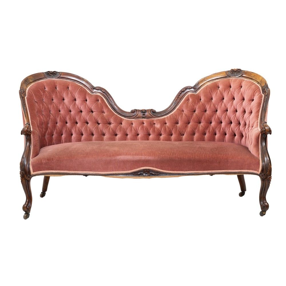 MANIFATTURA FRANCESE DEL XIX SECOLO, Divano 19 世纪法国制造 
路易-菲利普桃花心木双驼峰沙发，配以粉红色色调的软&hellip;